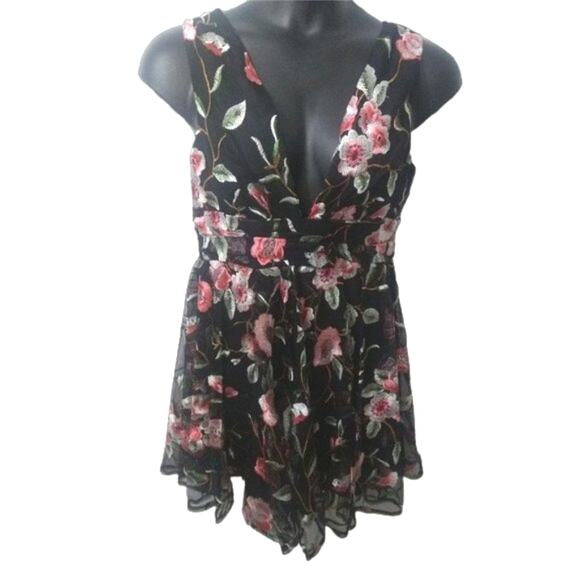 Aqua Dresses & Skirts - Aqua Luxe Embroidered Floral Mini dress